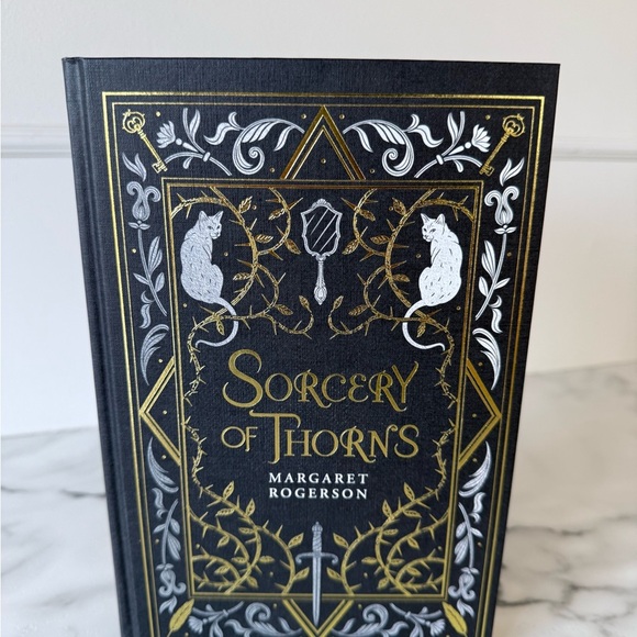 Fairyloot Sorcery of Thorns and An Enchantment of Ravens - Picture 2 of 9